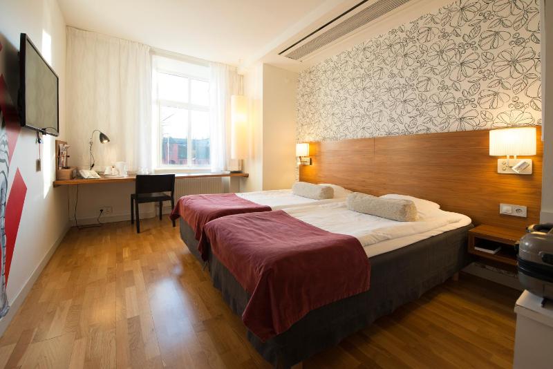 Superior Twin Room image 2