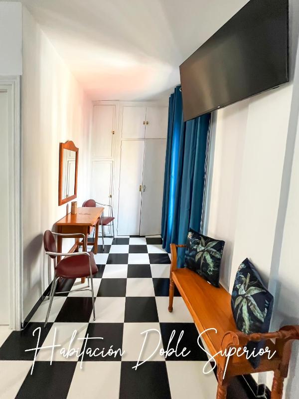 Superior Queen Room image 4