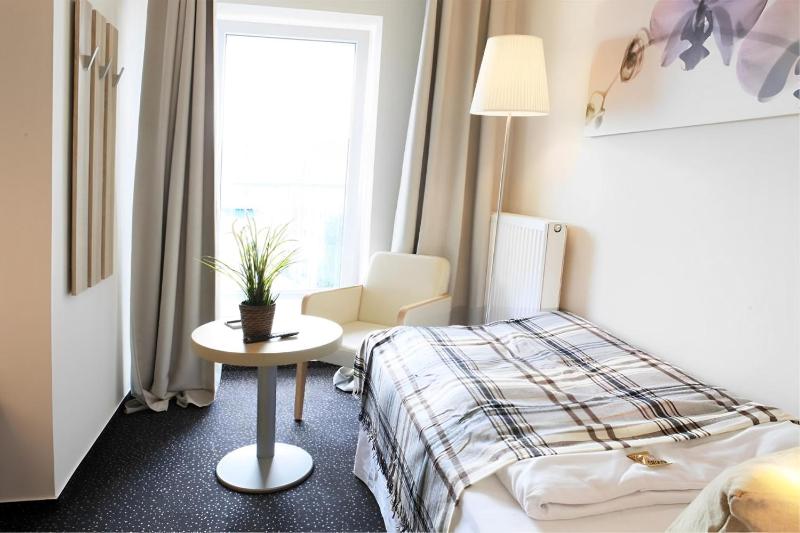 Single Room with Balcony image 4