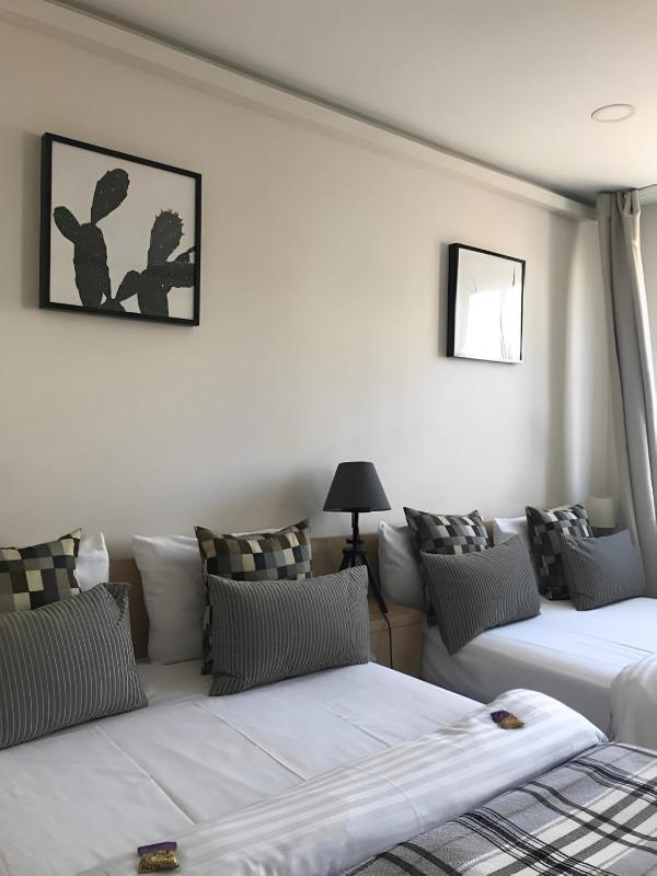 Standard Quadruple Room image 1