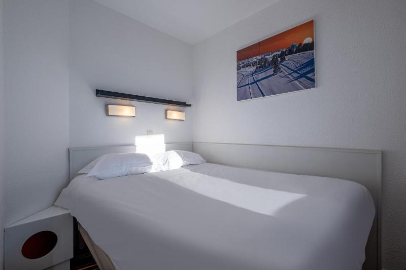 One-Bedroom Apartment with Sleeping Alcove - Open Mountain View (6 People) image 4