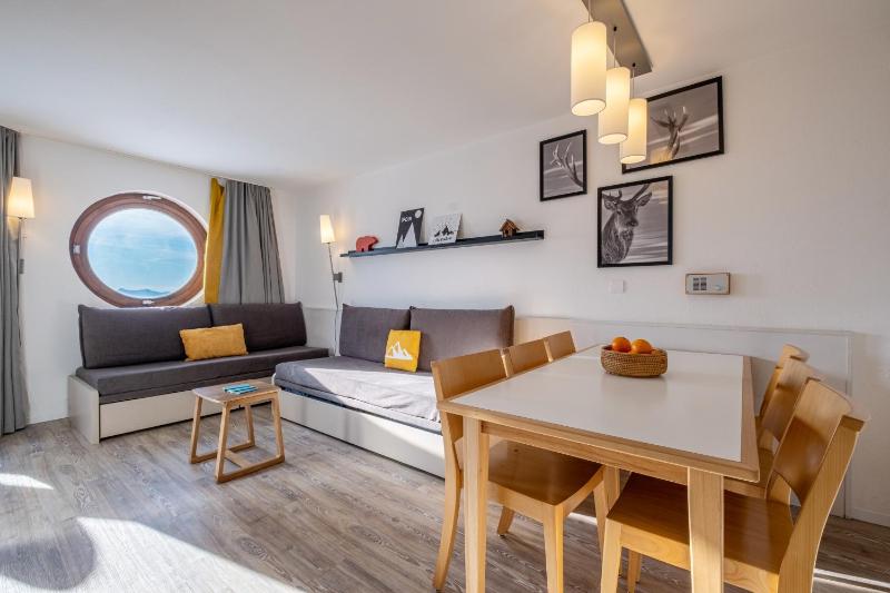 One-Bedroom Apartment with Sleeping Alcove - Open Mountain View (6 People) image 2