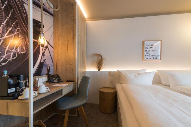 Standard Double Room image 2