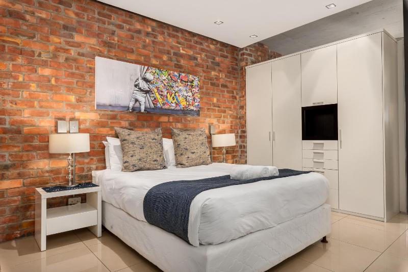 One-Bedroom Apartment image 3