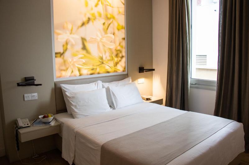 Classic Single Room image 4