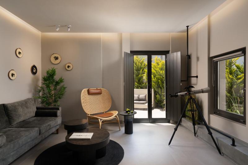 Premier Suite with Private Heated Pool image 2