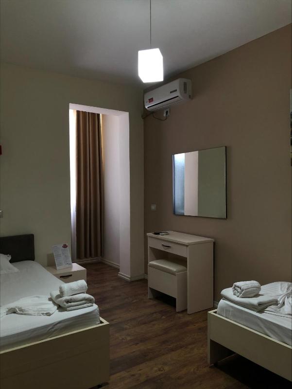 Standard Twin Room image 1