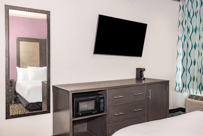 King Room - Non-Smoking image 3