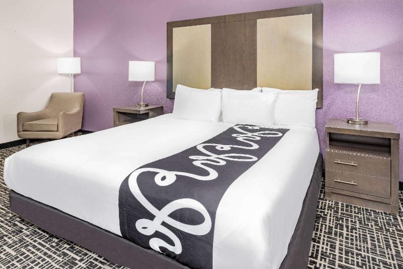 King Room - Non-Smoking image 2
