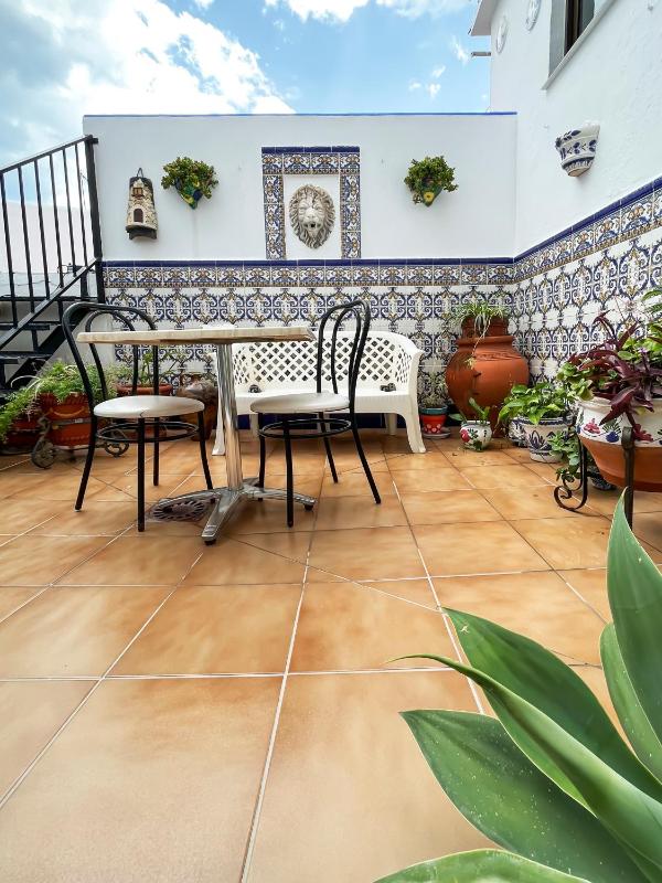 Micaela Charming Hostal - image 4