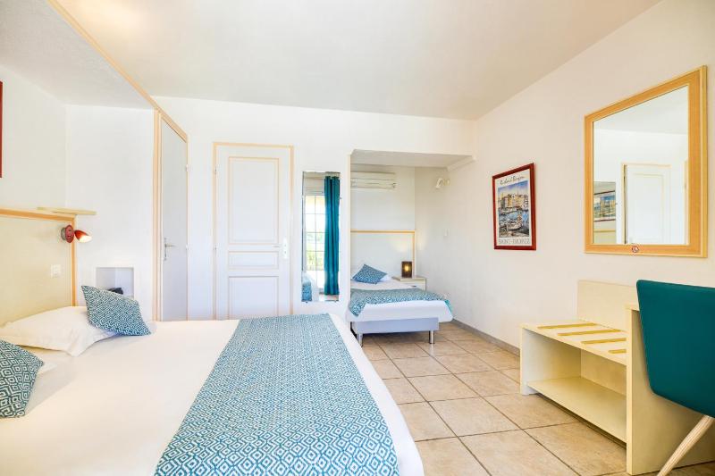 Triple Room - Terrace Garden view image 4