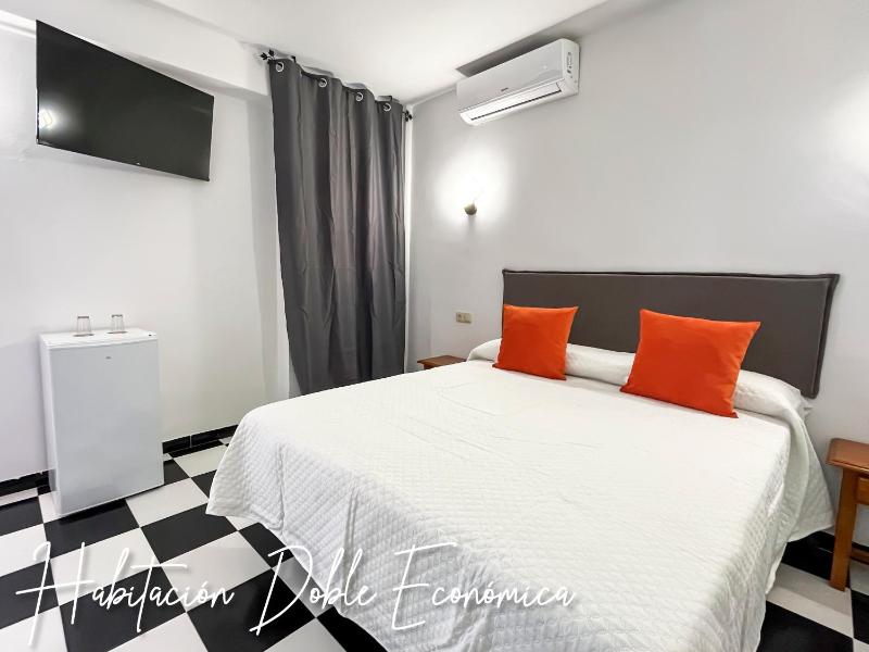 Economy Double Room image 1