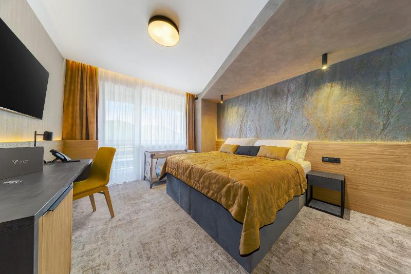 Business Apartment with Balcony (Inner courtyard view) image 3