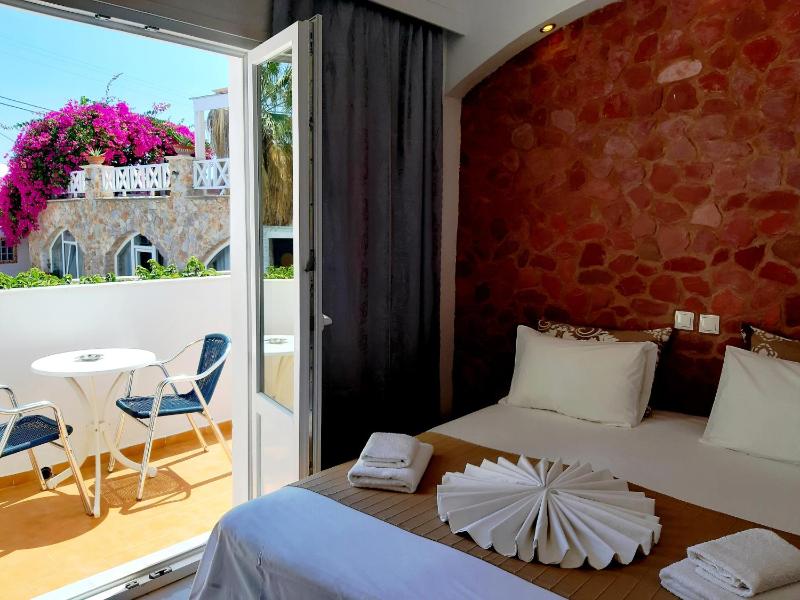 Suite with Pool View image 4