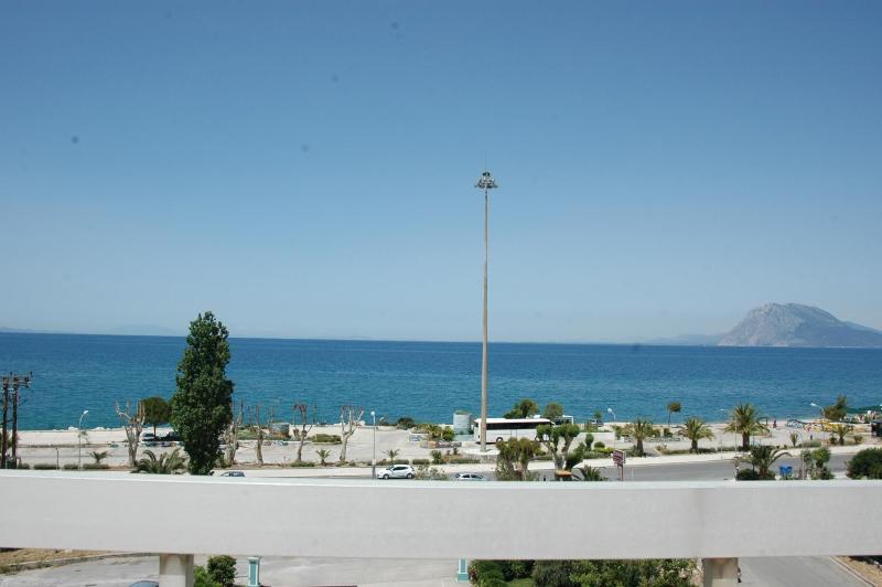 Triple Room with Balcony image 4