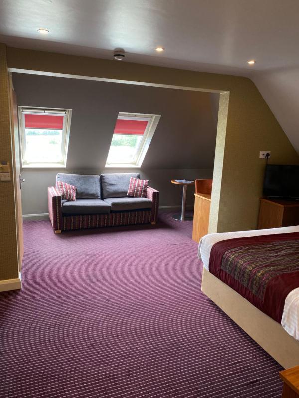 Deluxe Family Room image 2