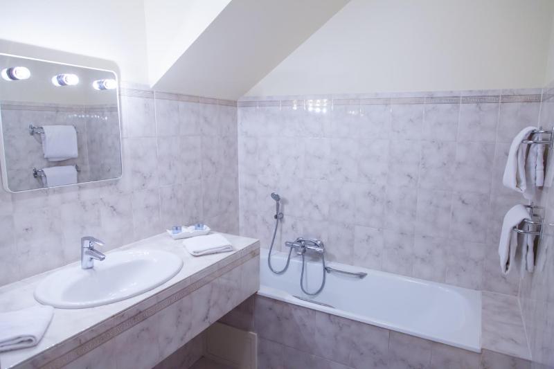 Classic Double or Twin Room image 4