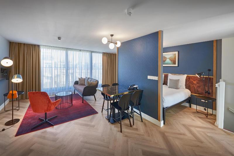 Suite with City View image 3