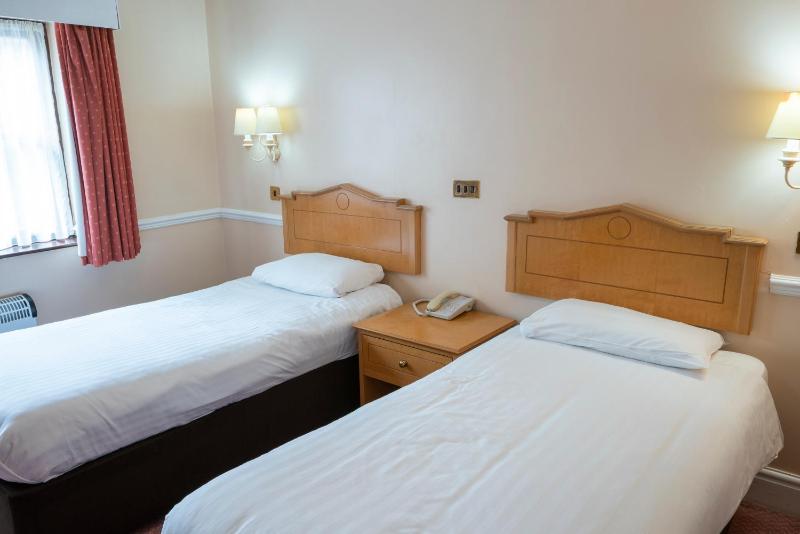 Twin Room image 2