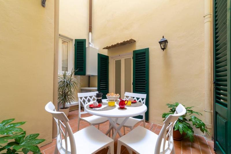 Casa Lorenzo with a quiet tiny patio - image 8