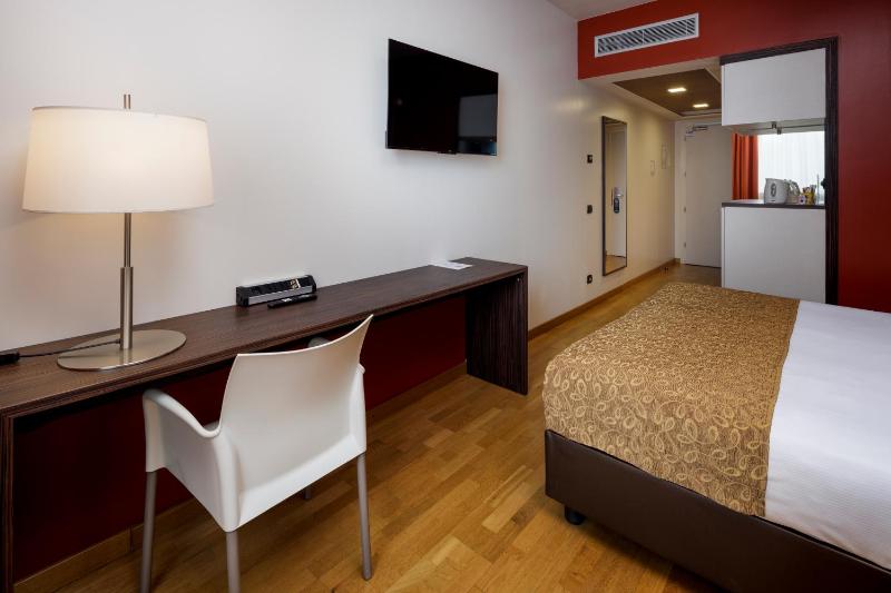 Comfort King Room image 3