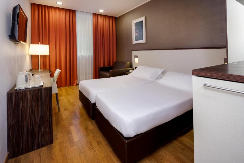 Comfort Twin Room image 1