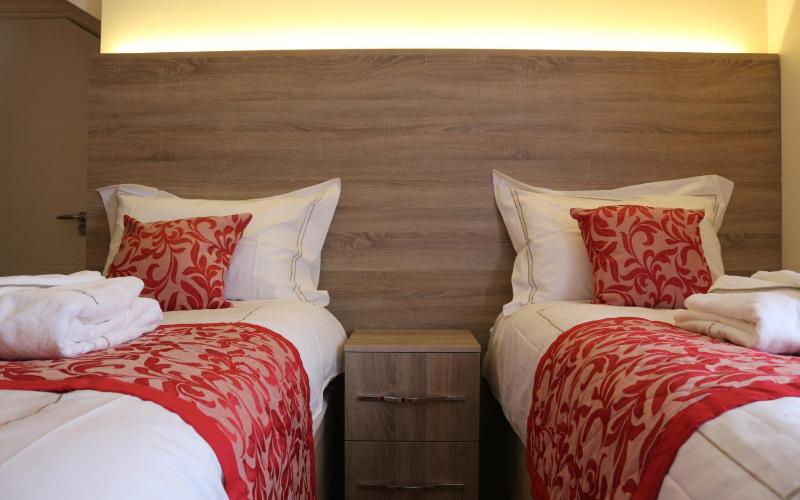 Twin Room image 4