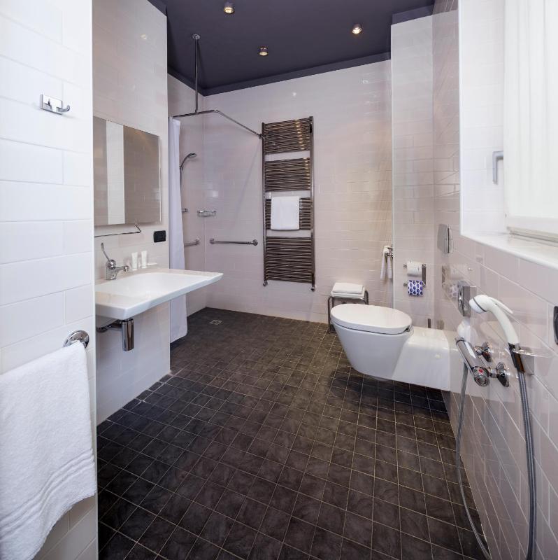 Single Room - Disability Access image 2