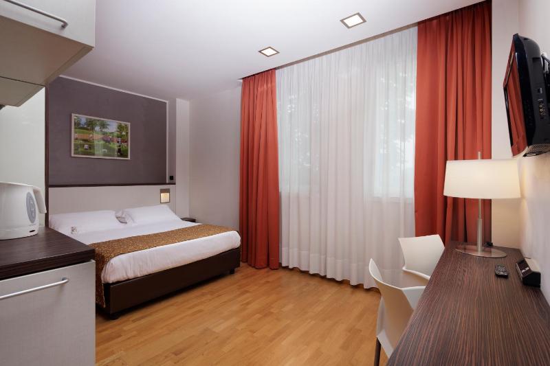 Standard Double Room image 1