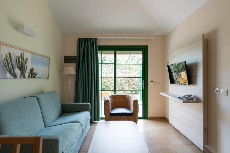One Bedroom Bungalow image 3