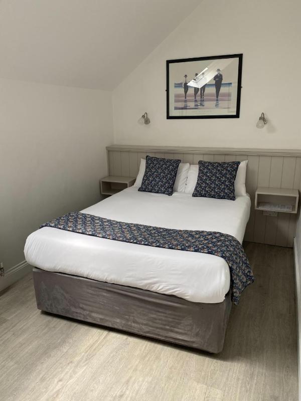 Double or Twin Room image 3
