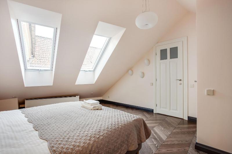 3 Bedroom Duplex Apartment next to the Gates of Dawn - image 10
