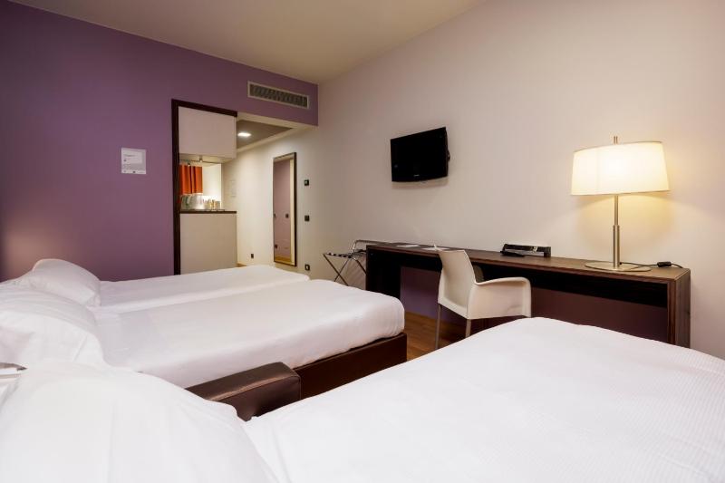 Comfort Triple Room image 4