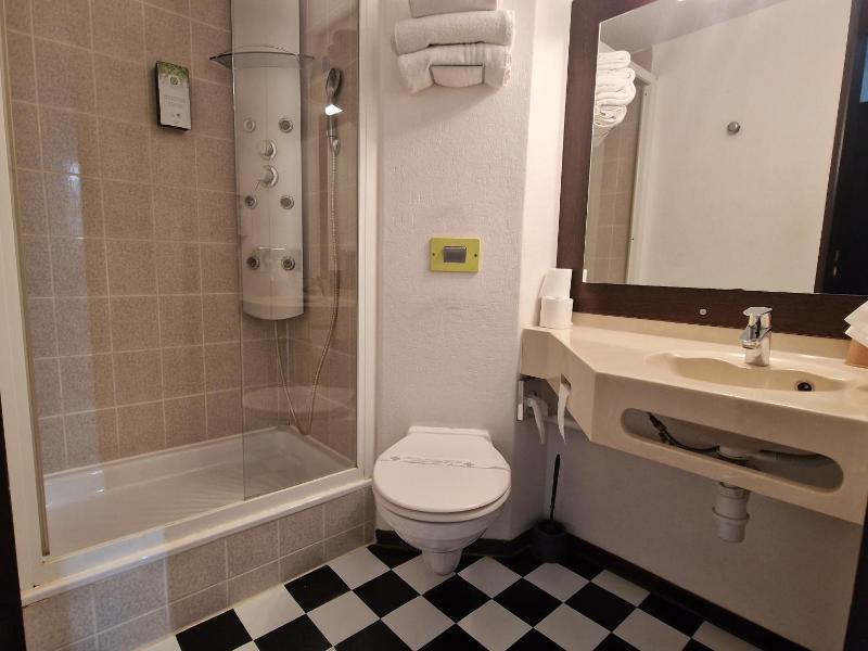 Twin Room image 2
