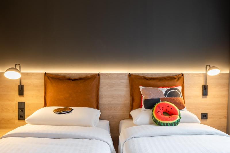 Moxy Twin Sleeper, Guest room, 2 Twin/Single Bed(s) image 1