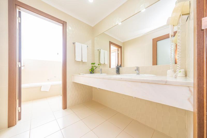 Family Suite (2 Adults + 2 Children) image 4