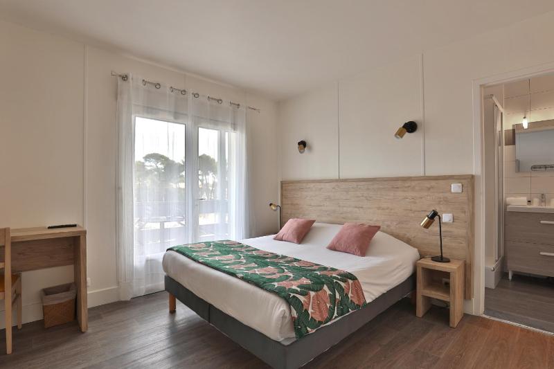 Double Room with Balcony image 1