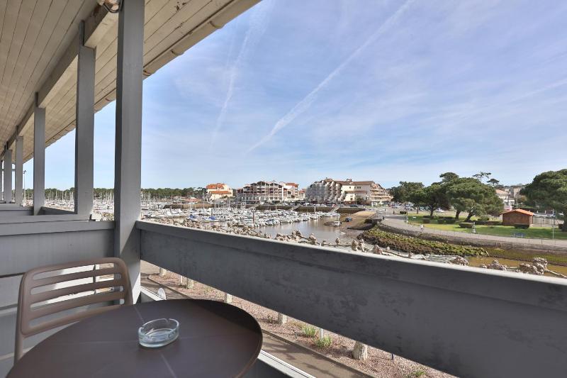 Double Room with Balcony image 4