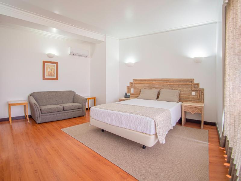 Family Suite (2 Adults + 2 Children) image 3