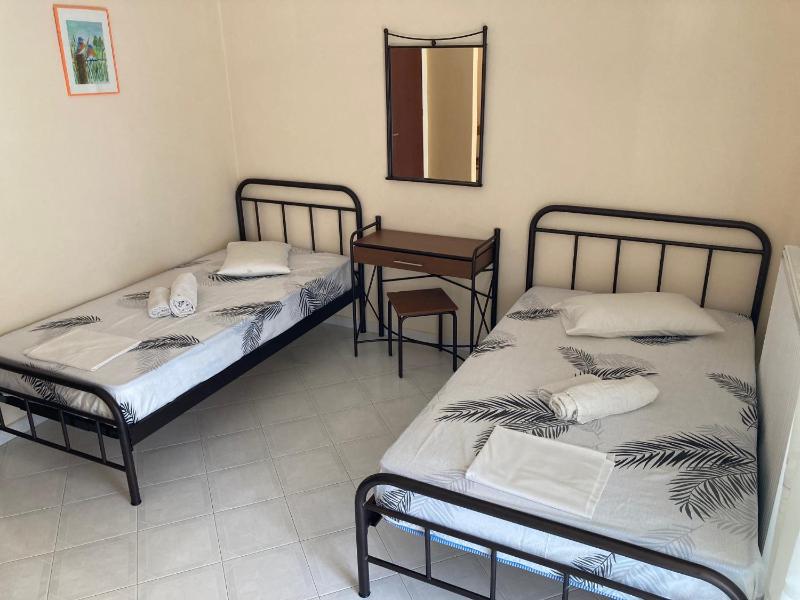 One-Bedroom Apartment image 2