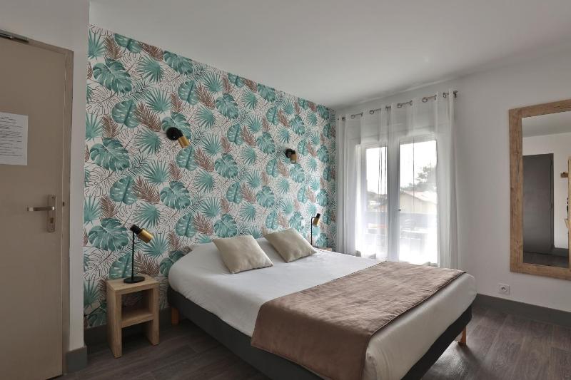 Double Room with Garden View image 4