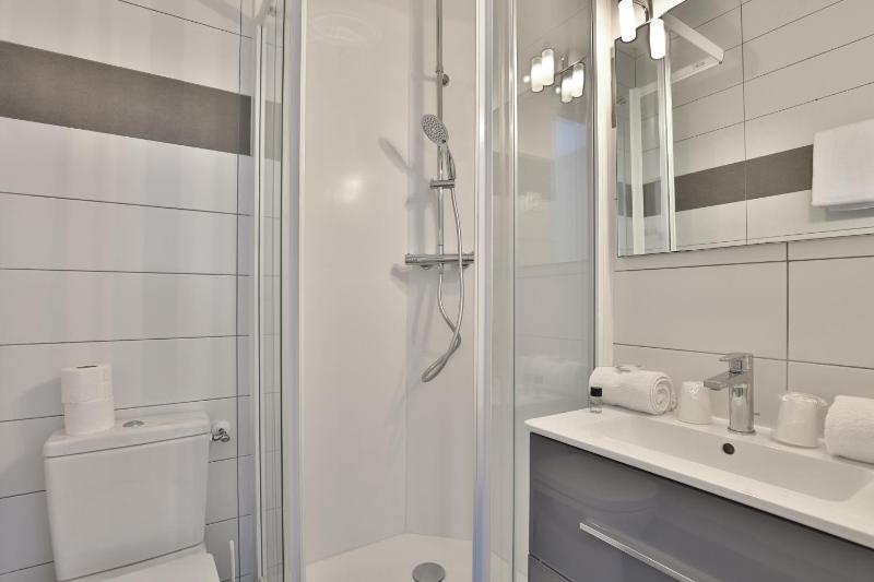 Standard Triple Room image 3