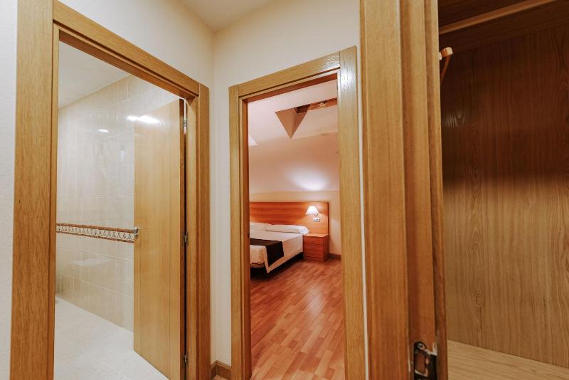 One-Bedroom Apartment (1 - 2 Adults) image 3