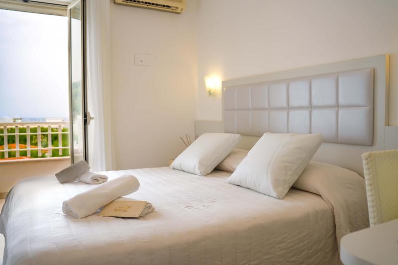 Double Room image 3