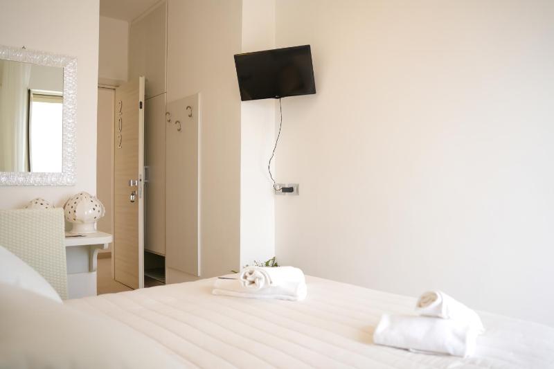 Double Room image 4
