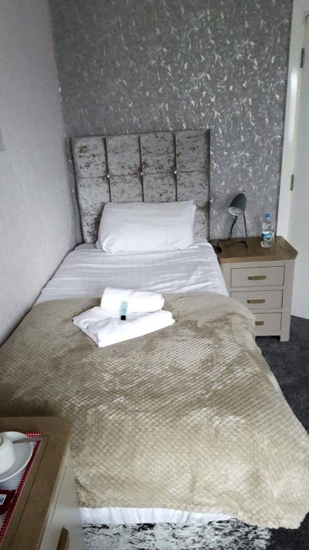 Single Room image 4