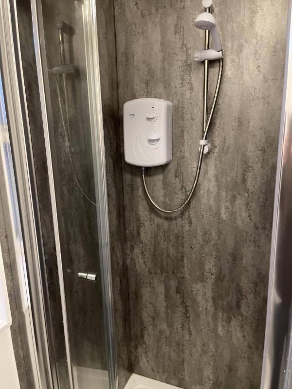 Twin Room with Private Bathroom image 4