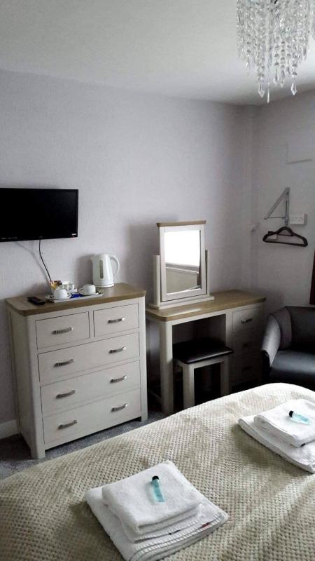 Double Room with Private Bathroom image 4