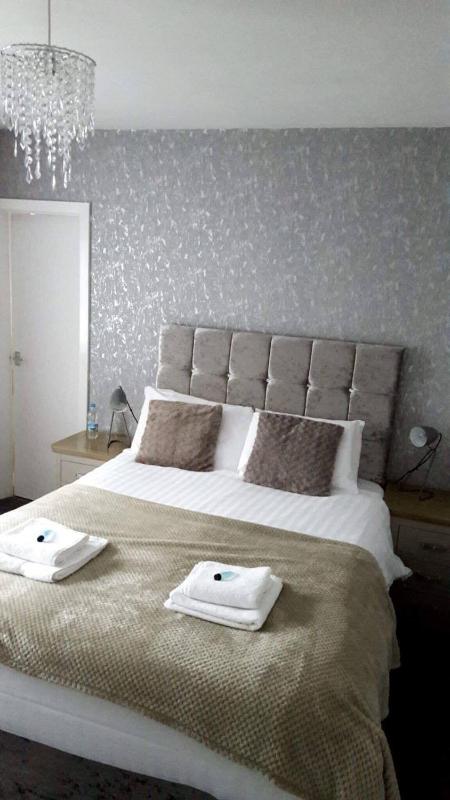 Double Room with Private Bathroom image 3