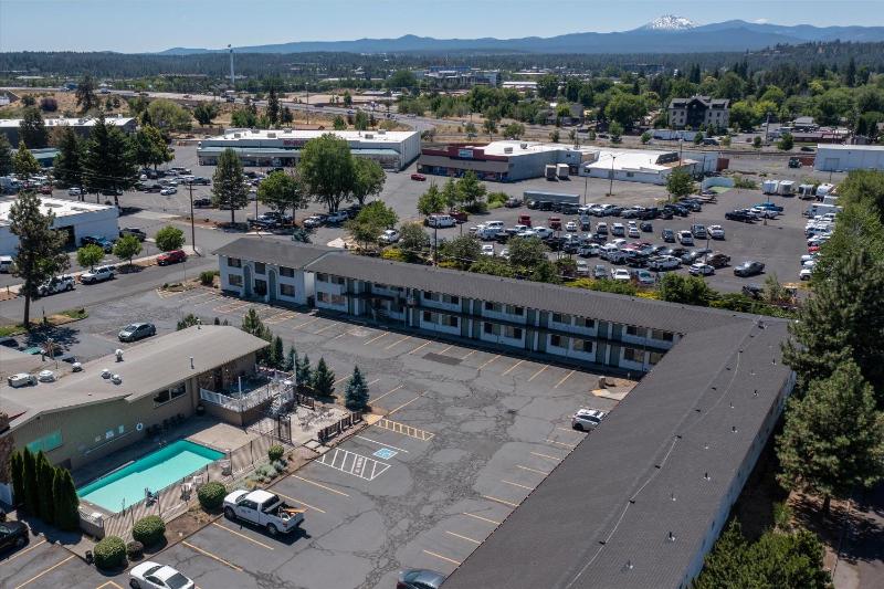 Bend Inn & Suites - image 5